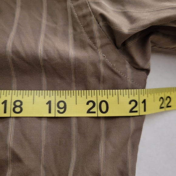 Louis Vuitton Men's Button Down Shirt. - Picture 7 of 9